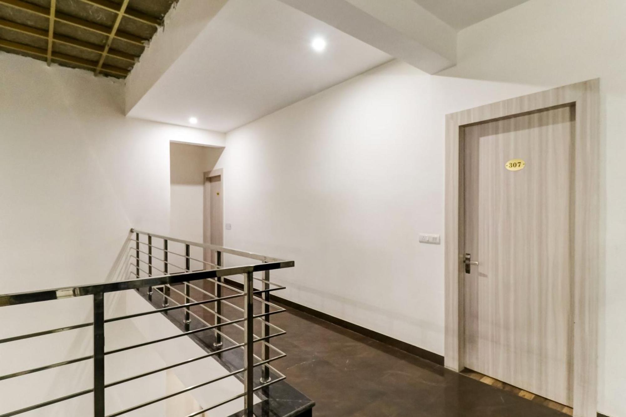 Hotel Townhouse Skylight Near Medanta Hospital Gurgaon Zewnętrze zdjęcie