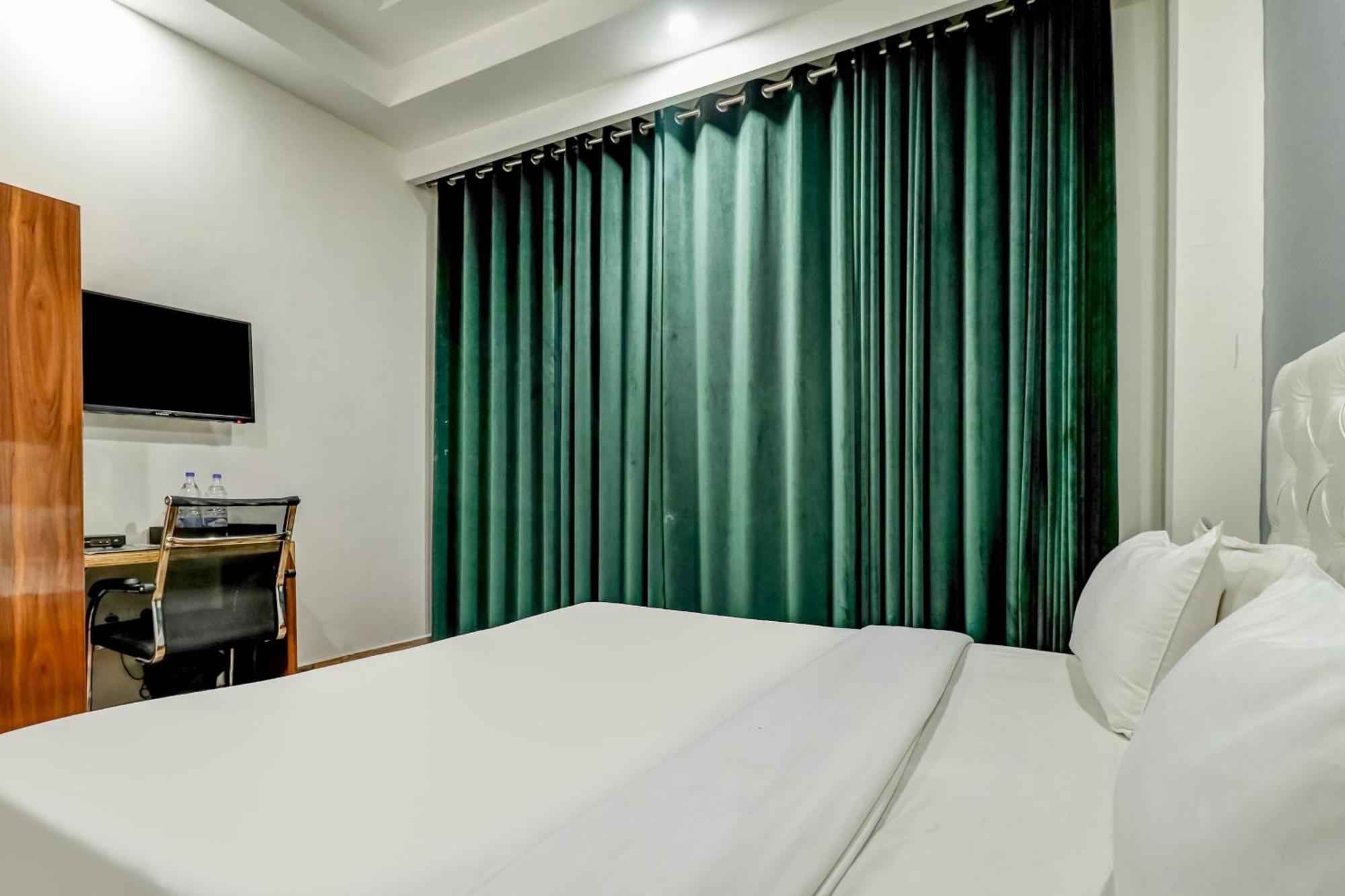 Hotel Townhouse Skylight Near Medanta Hospital Gurgaon Zewnętrze zdjęcie