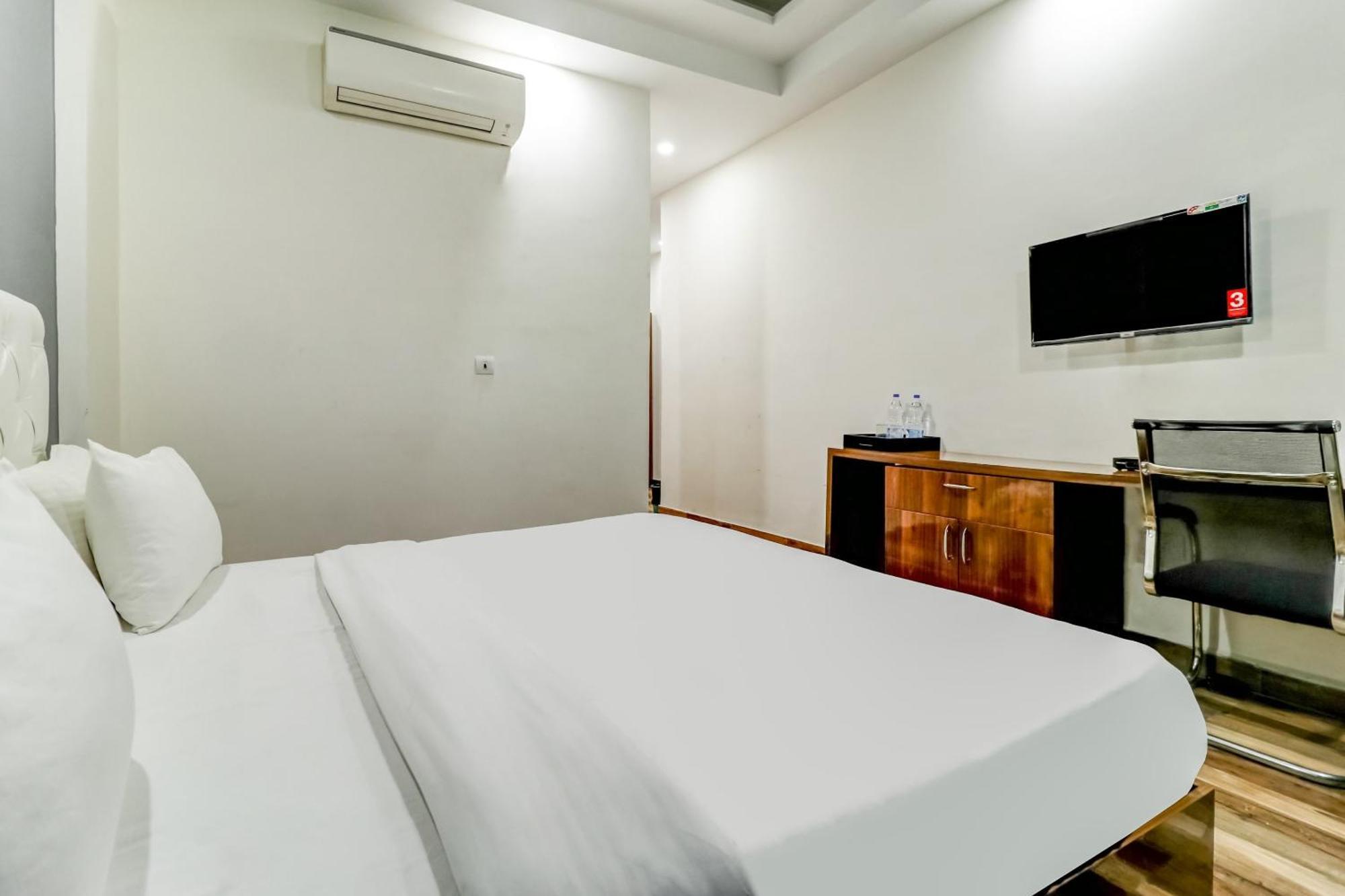 Hotel Townhouse Skylight Near Medanta Hospital Gurgaon Zewnętrze zdjęcie