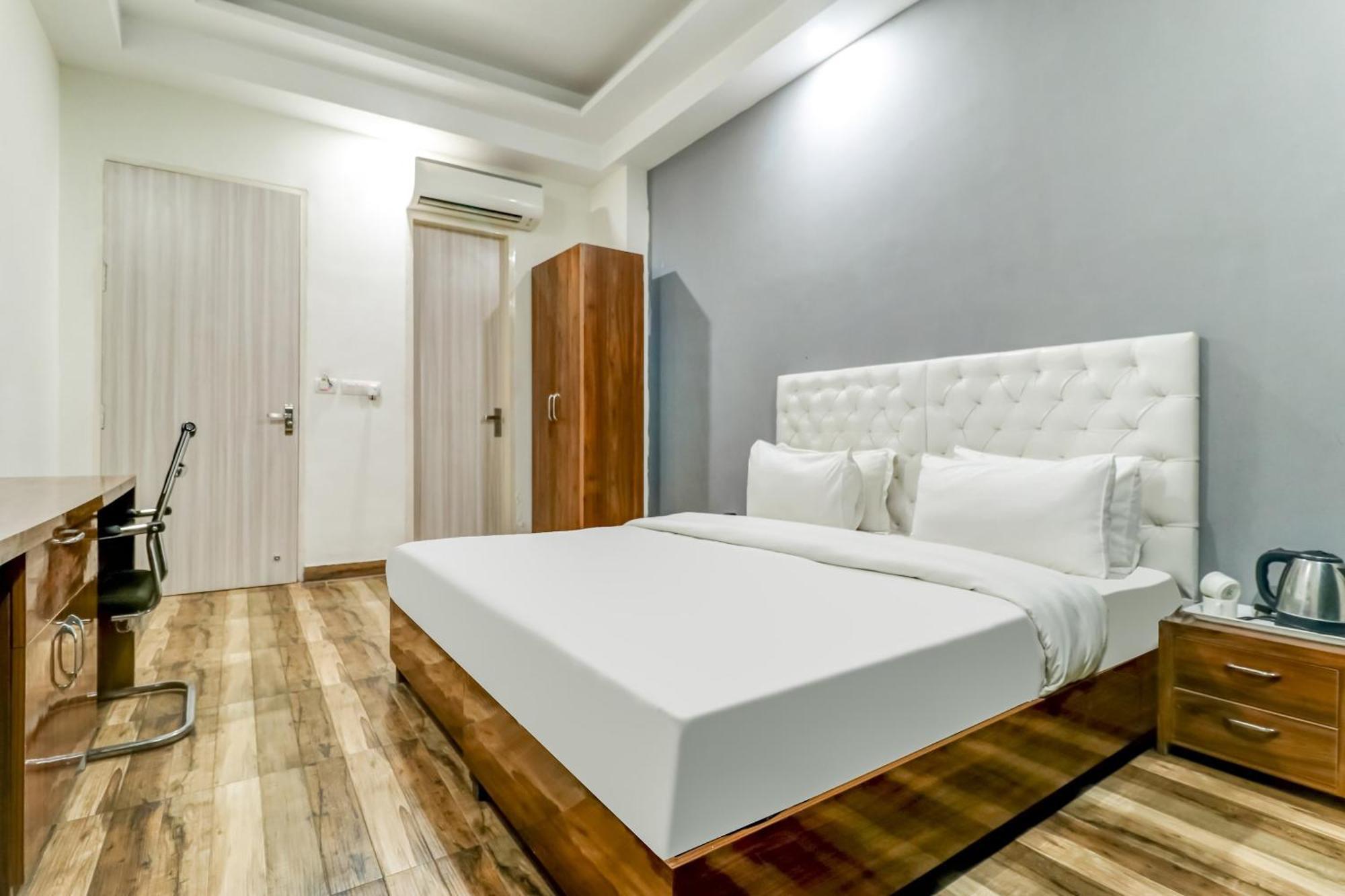 Hotel Townhouse Skylight Near Medanta Hospital Gurgaon Zewnętrze zdjęcie