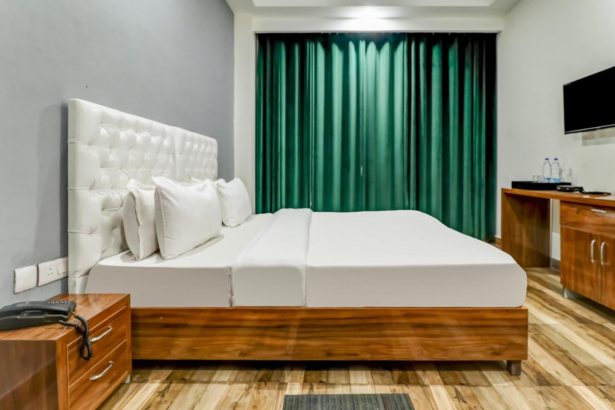 Hotel Townhouse Skylight Near Medanta Hospital Gurgaon Zewnętrze zdjęcie