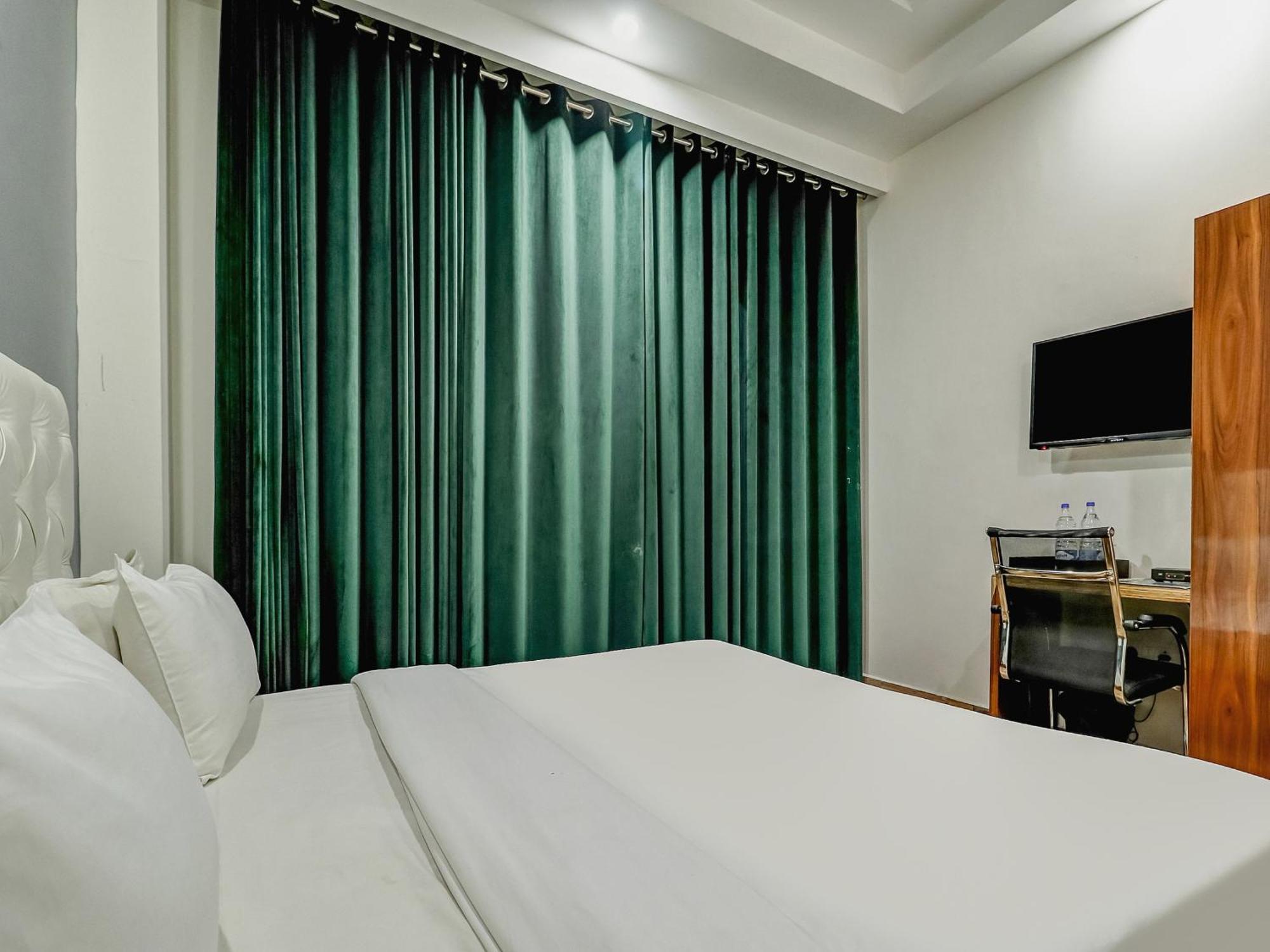 Hotel Townhouse Skylight Near Medanta Hospital Gurgaon Zewnętrze zdjęcie
